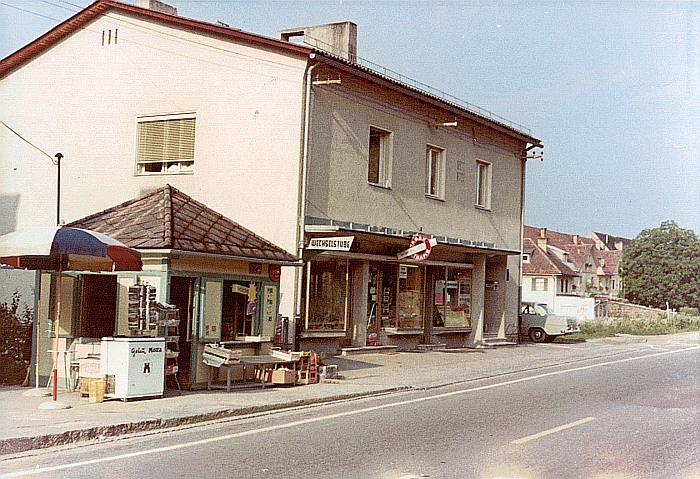 Verkaufsstand neben Heyn-Haus (Foto: Dr. Walter Heyn)