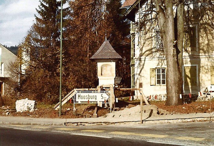 Das Koch-Marterl vor der Villa Hübl 1960er Jahre