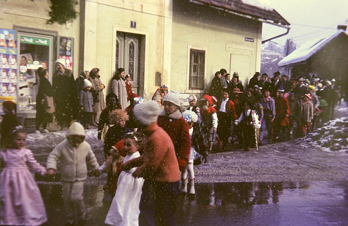 Kinderfaschingszug vor Mattitsch 1960er Jahre