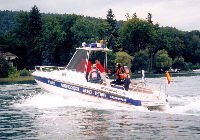 Boot mit Tauchern 1998