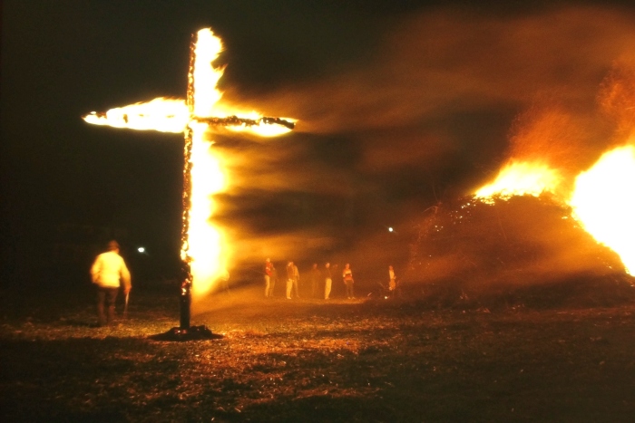 Osterhaufen und Kreuz 1987