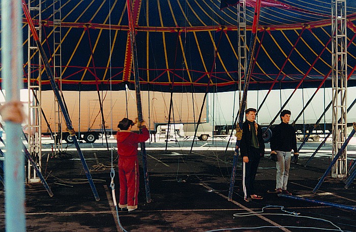 Trapezaufbau im Cirque Educatif in Reims 1990