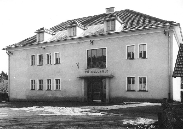 Umgebaute Volksschule 1952